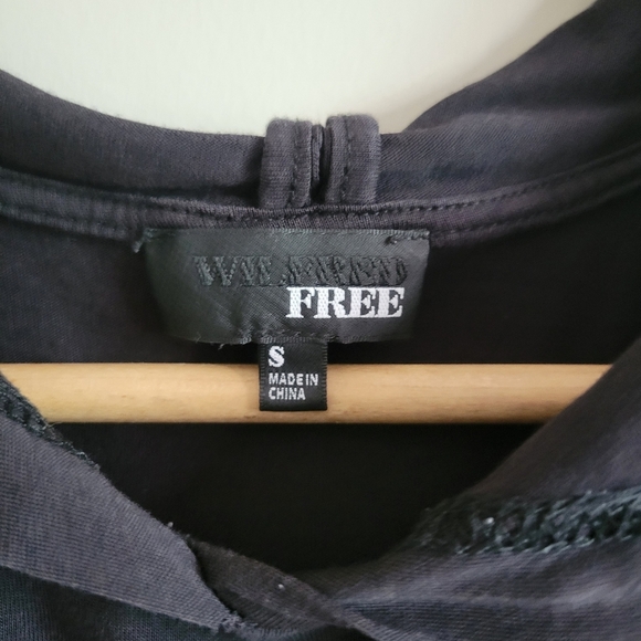 Aritzia | Wilfred Free Guns N' Roses Sleeveless Hooded Top - Picture 2 of 2